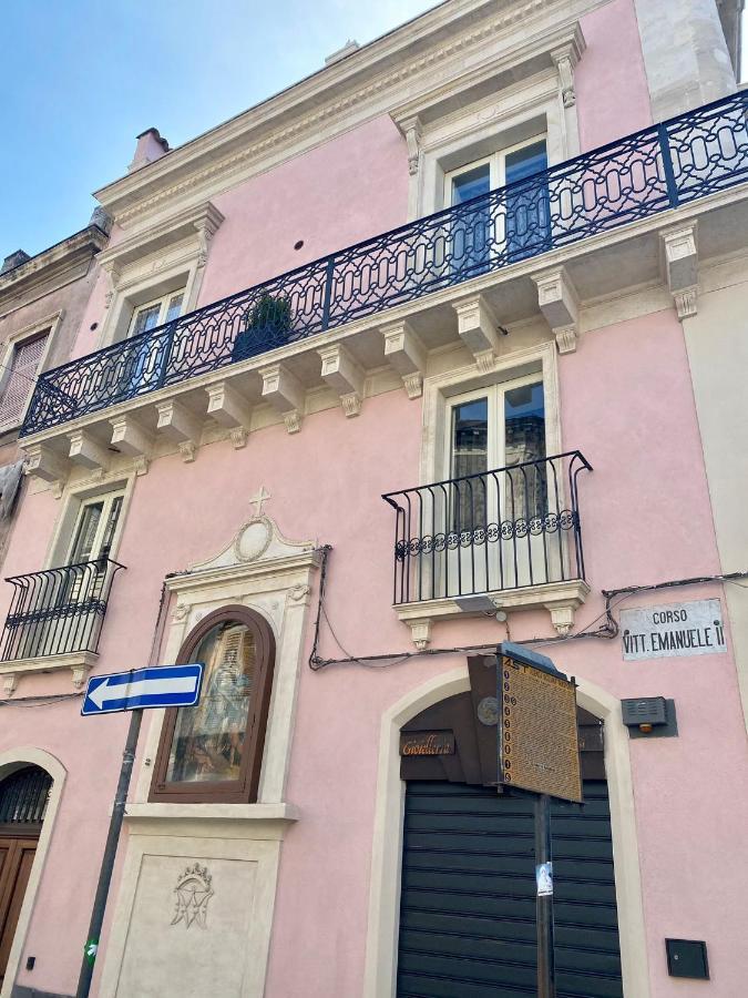 Отель Palazzo Frami Ачиреале Экстерьер фото