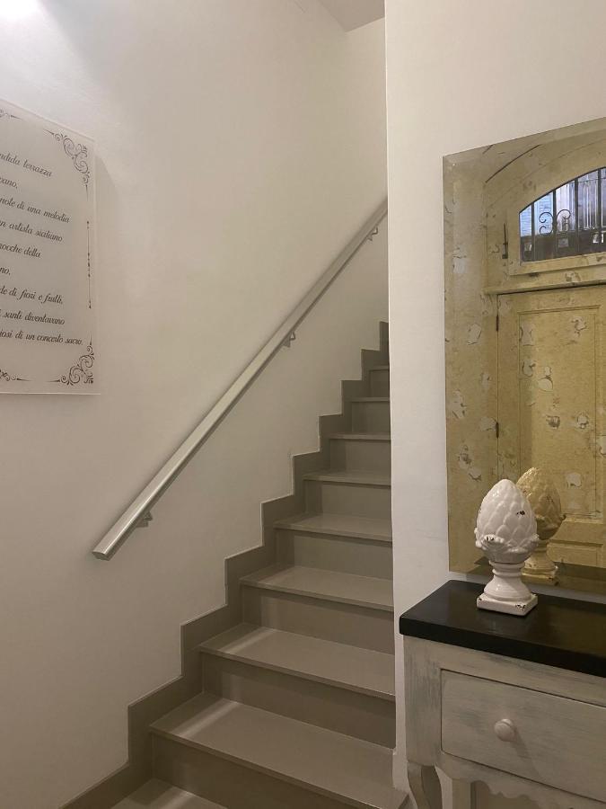 Отель Palazzo Frami Ачиреале Экстерьер фото